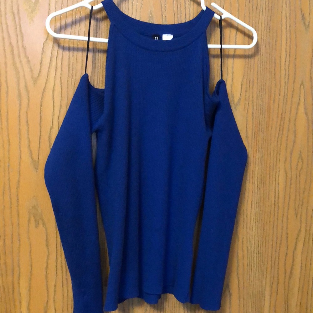 Deep blue shoulder cut long sleeve shirt
